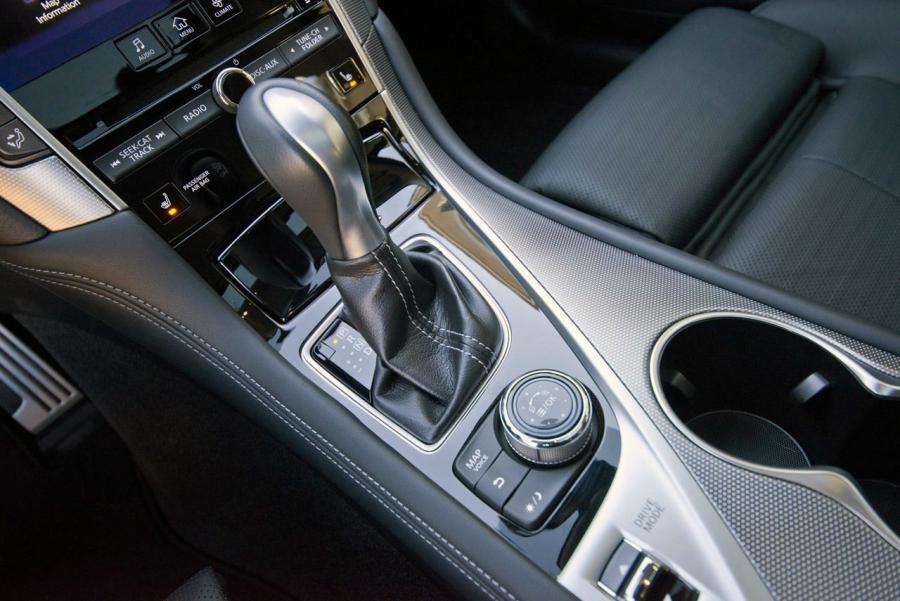  Infiniti Q50 S 2014 года  (фото 17 из 33)